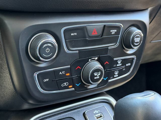 Used 2021 Jeep Compass Latitude AWD/4WD image 37