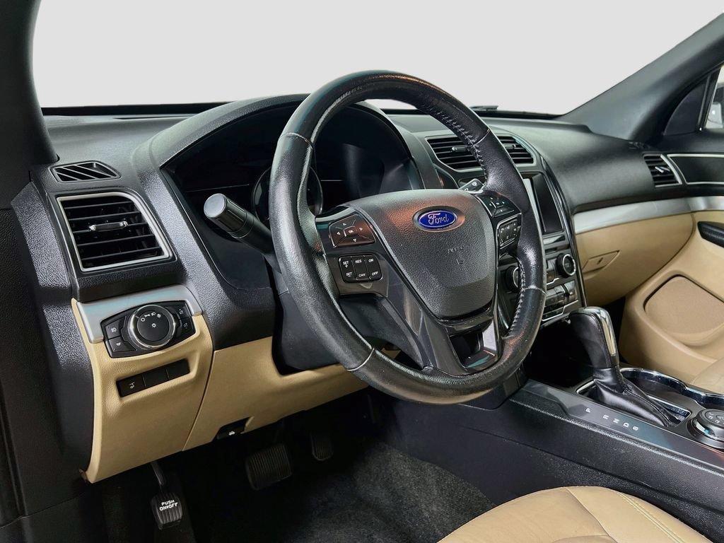 Certified 2017 Ford Explorer XLT w/ Equipment Group 202A AWD/4WD image 9