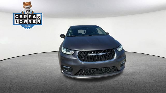 Used 2023 Chrysler Pacifica Touring-L FWD image 3