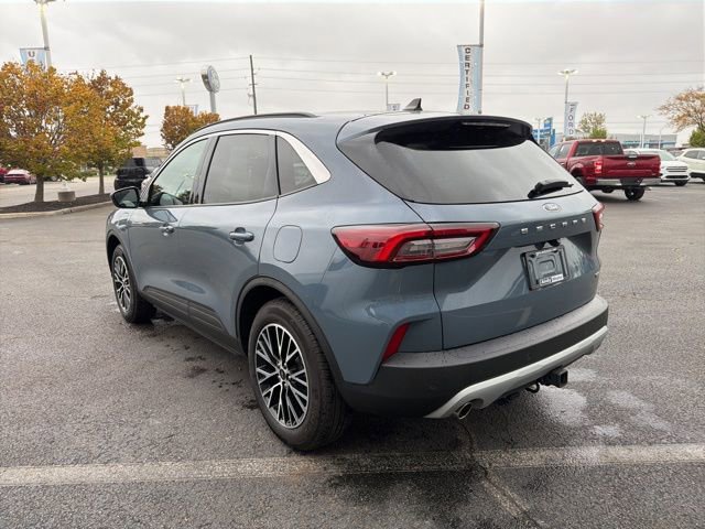 Certified 2023 Ford Escape SE w/ Class II Trailer Tow Package image 2