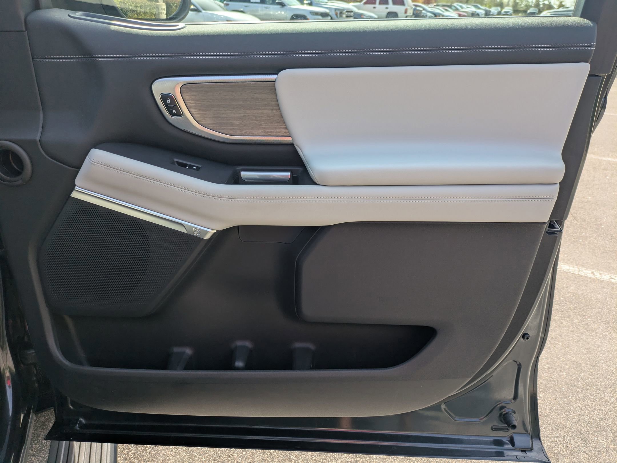 Certified 2025 Ford Expedition Platinum w/ Driver's Package image 44