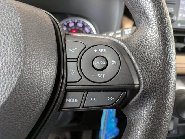 Used 2022 Toyota RAV4 LE image 21