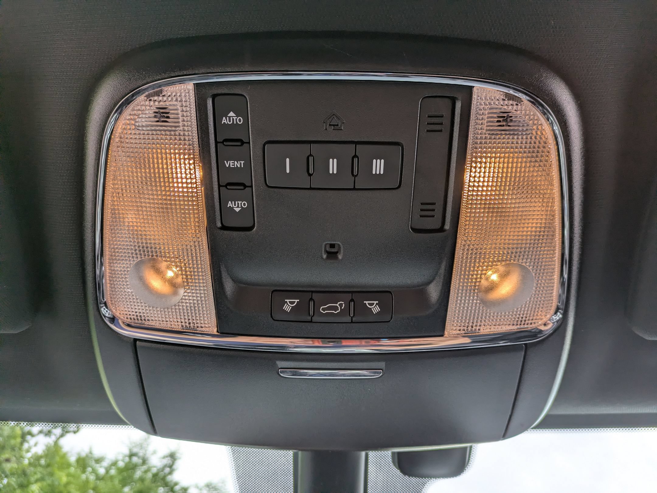 Used 2020 Jeep Grand Cherokee Limited w/ Premium Lighting Group AWD/4WD image 15