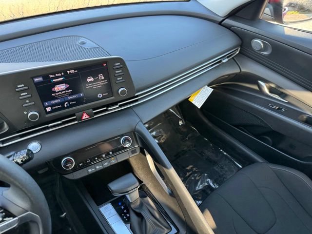 Used 2023 Hyundai Elantra SEL w/ Preferred Accessory Package FWD image 22