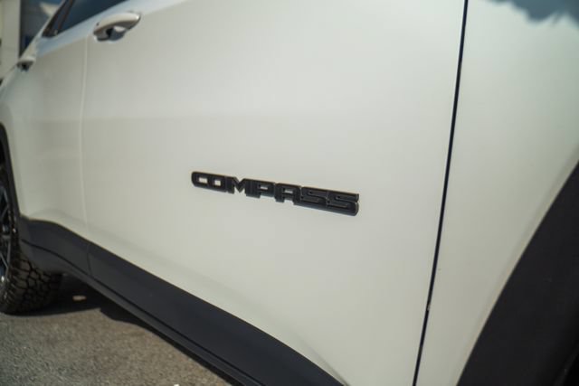 Used 2025 Jeep Compass Trailhawk AWD/4WD image 15