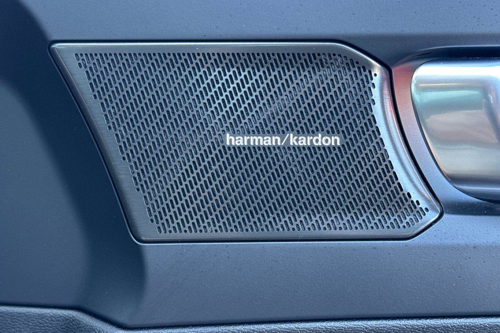 Used 2023 Volvo XC40 B5 Ultimate w/ Protection Package Premier image 35