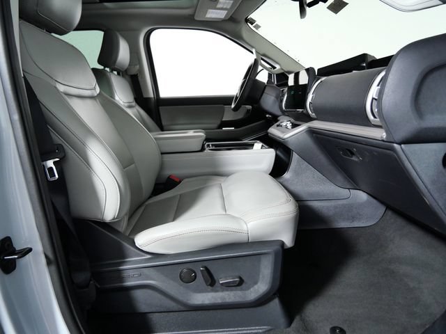 Certified 2025 Ford Expedition Active AWD/4WD image 10