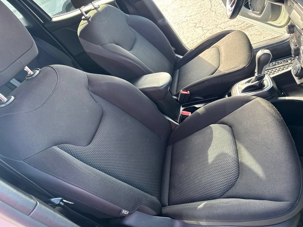 Used 2020 Jeep Renegade Altitude AWD/4WD image 34