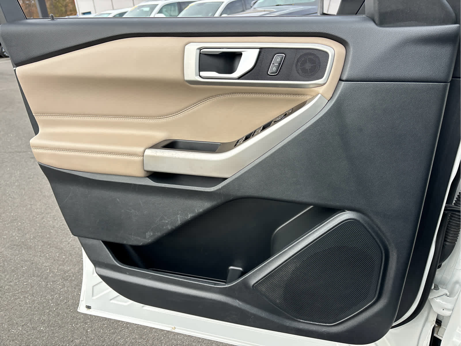 Certified 2022 Ford Explorer XLT w/ Equipment Group 202A image 29