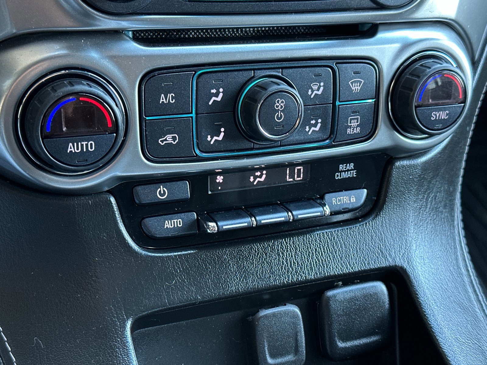 Used 2018 Chevrolet Tahoe LS w/ All-Season Package image 21