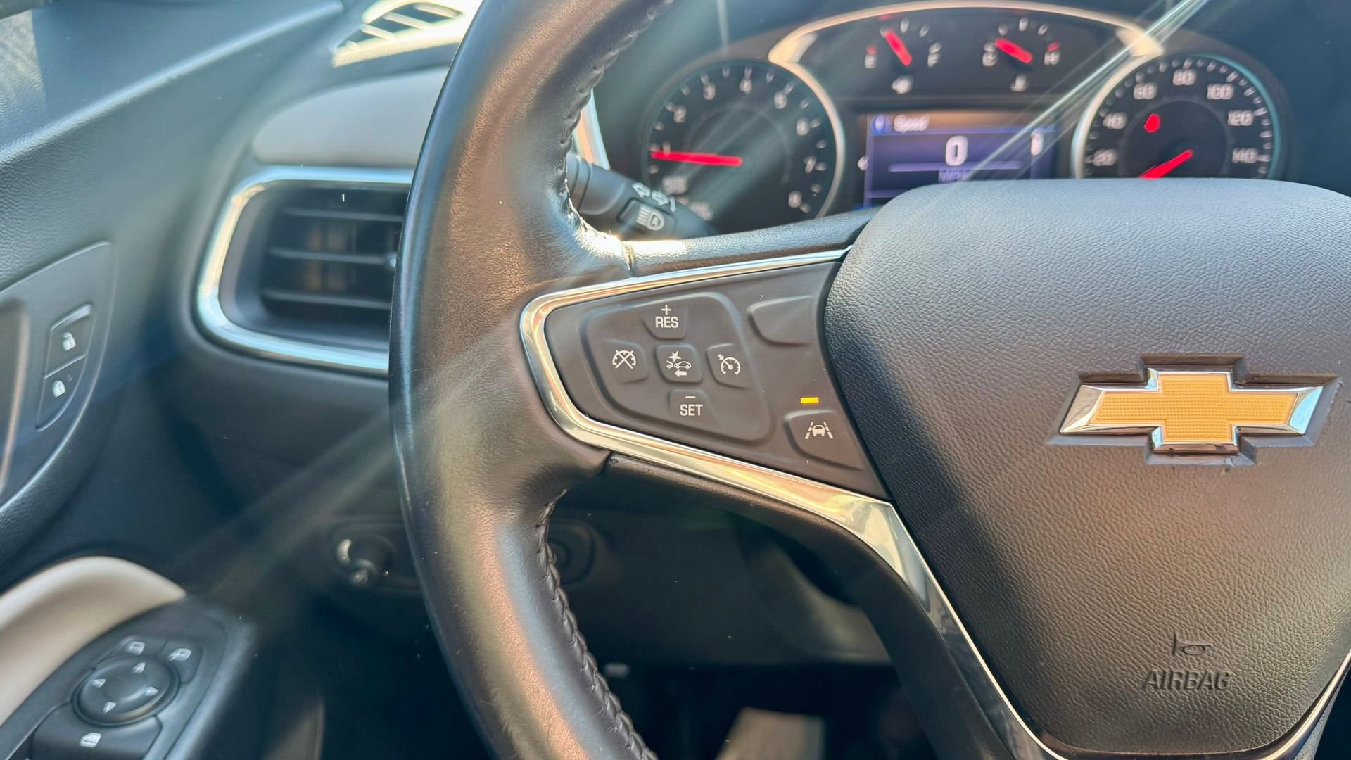 Used 2020 Chevrolet Equinox LT image 30