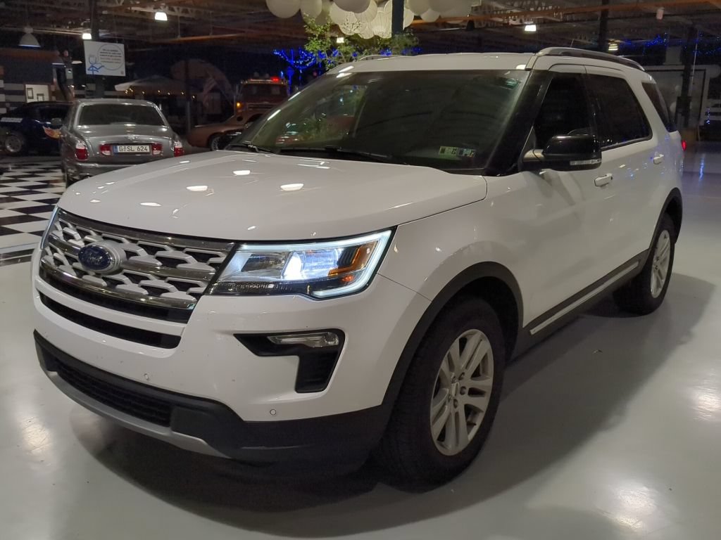 Certified 2018 Ford Explorer XLT w/ Equipment Group 201A AWD/4WD image 1