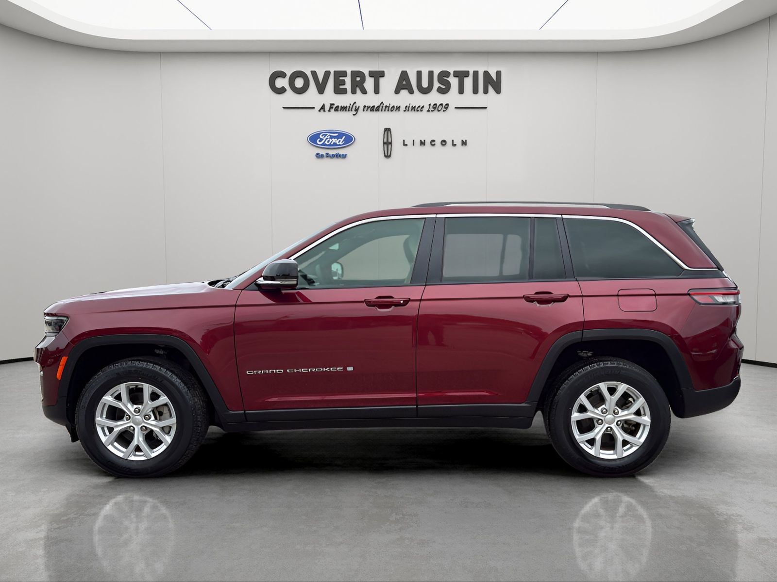 Used 2023 Jeep Grand Cherokee Limited RWD image 2