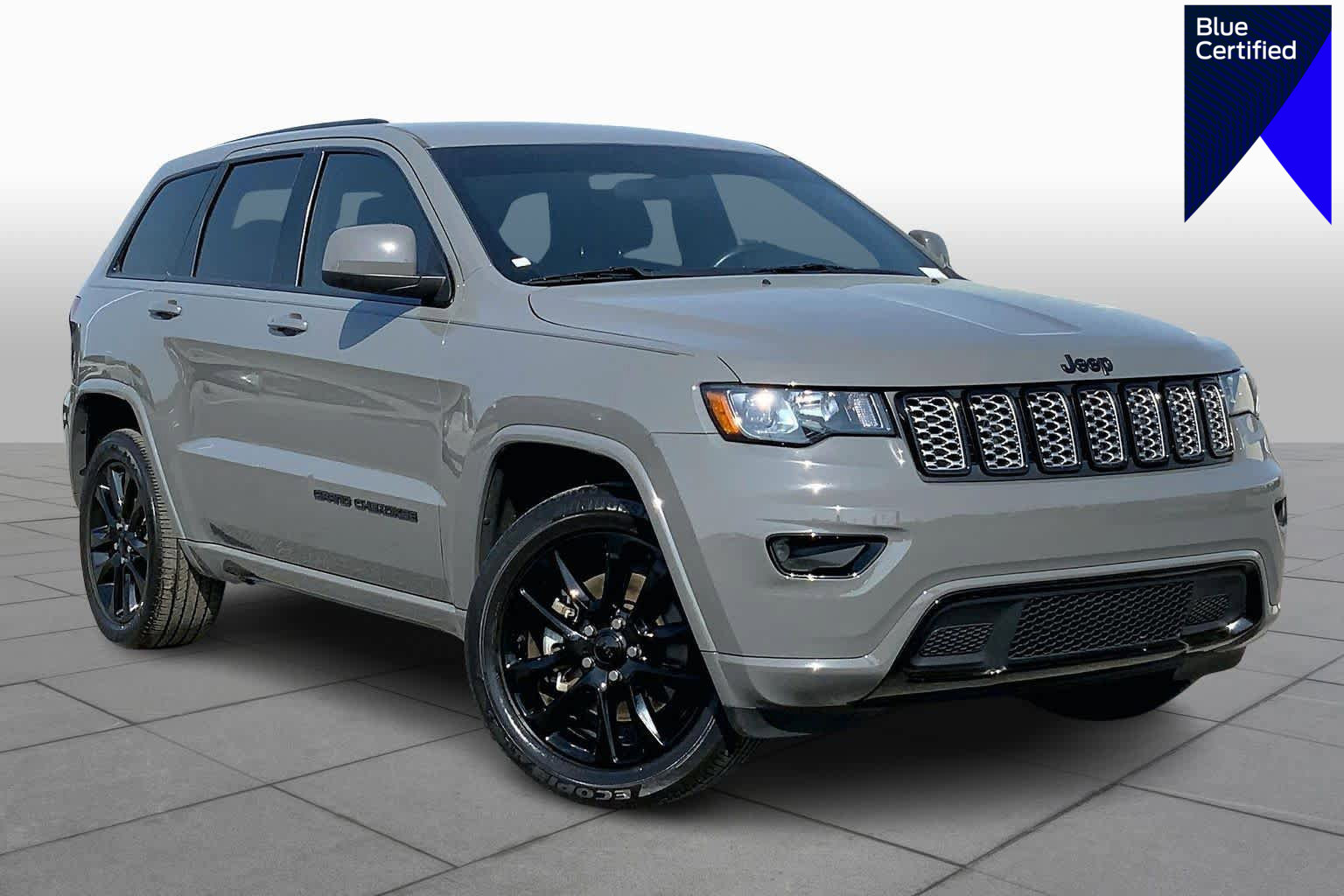 Used 2021 Jeep Grand Cherokee Laredo X image 1