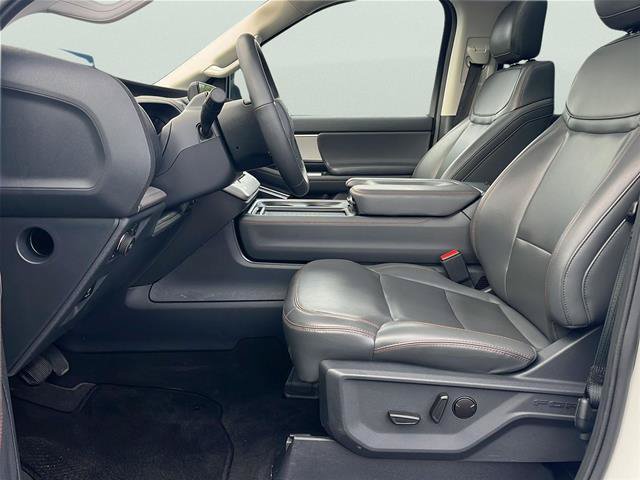 Certified 2025 Ford Expedition Active AWD/4WD image 11