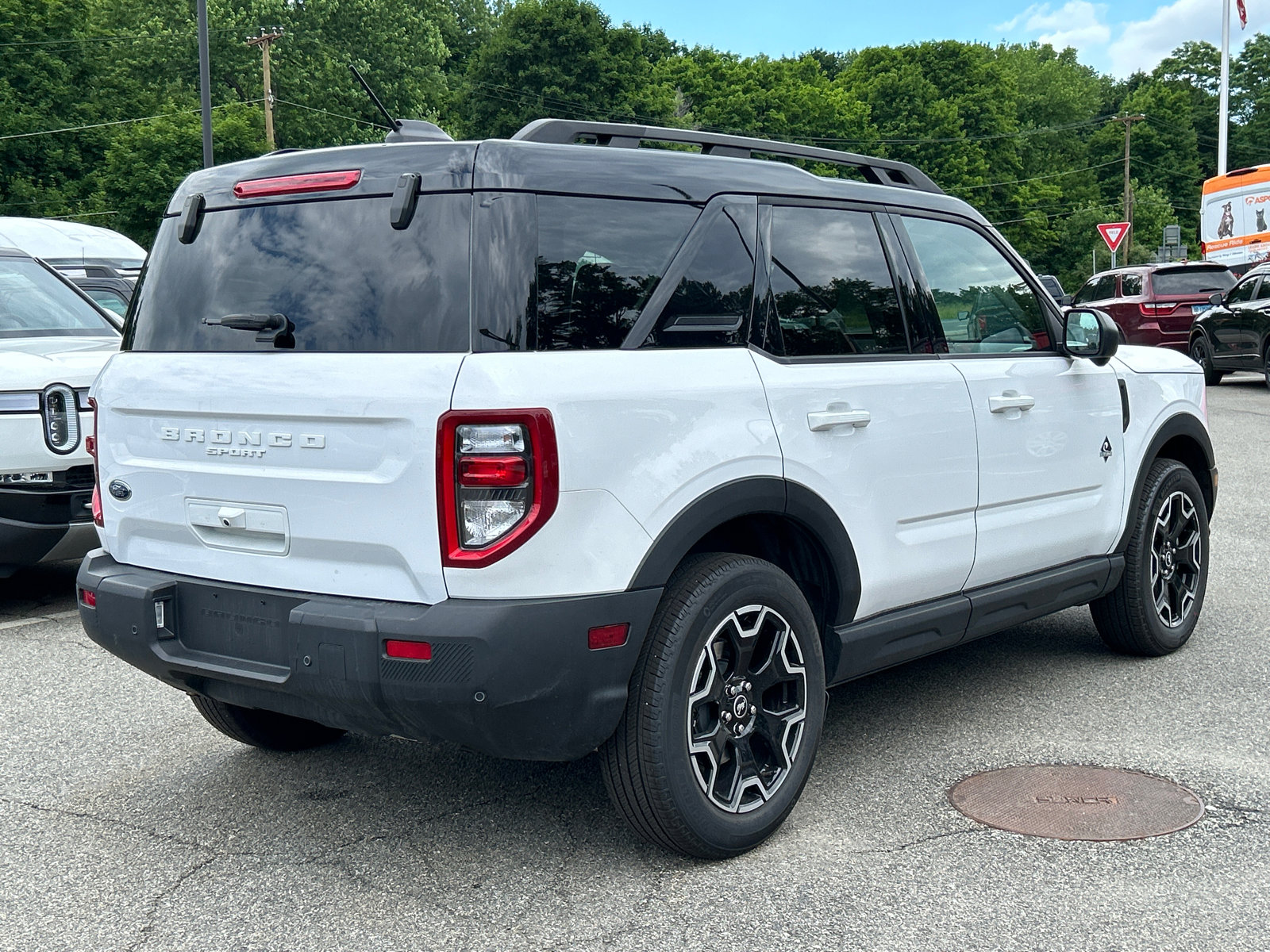 Certified 2025 Ford Bronco Sport Outer Banks w/ Outer Banks Tech Package+ AWD/4WD image 2