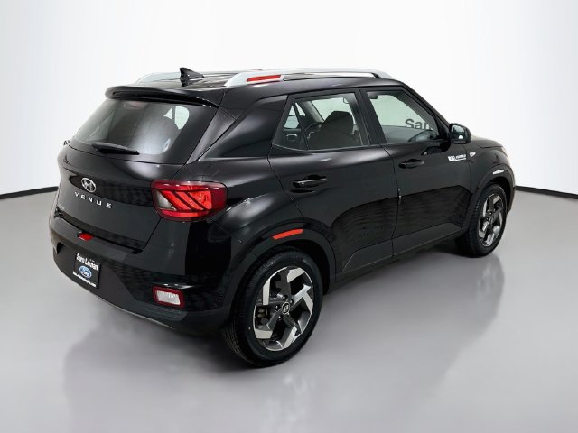 Used 2022 Hyundai Venue SEL FWD image 7