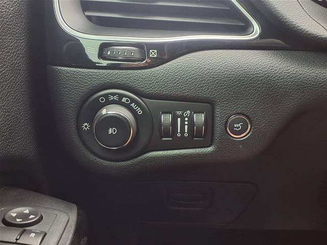 Used 2020 Jeep Cherokee Latitude Plus FWD image 10