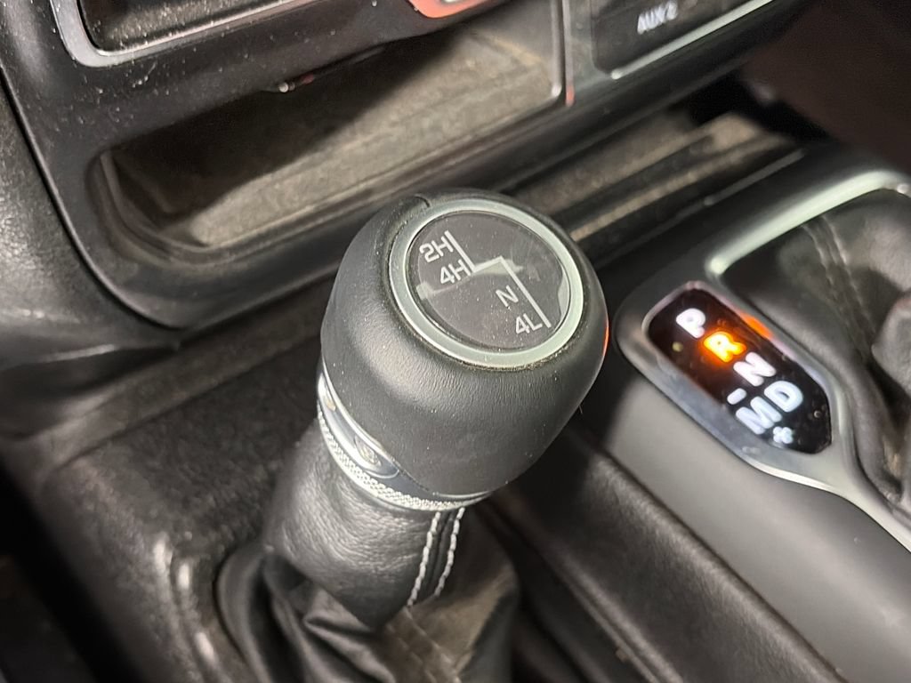Used 2024 Jeep Wrangler Unlimited Sahara AWD/4WD image 23