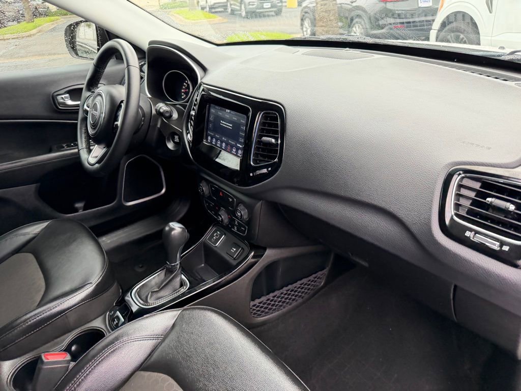 Used 2020 Jeep Compass Latitude FWD image 23