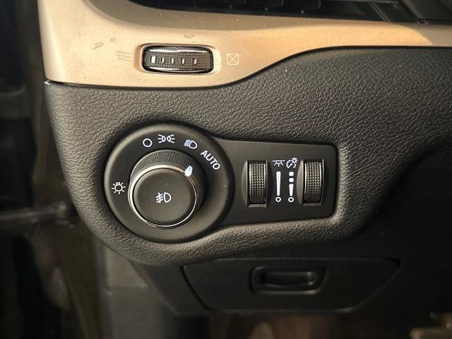 Used 2017 Jeep Cherokee Latitude image 19