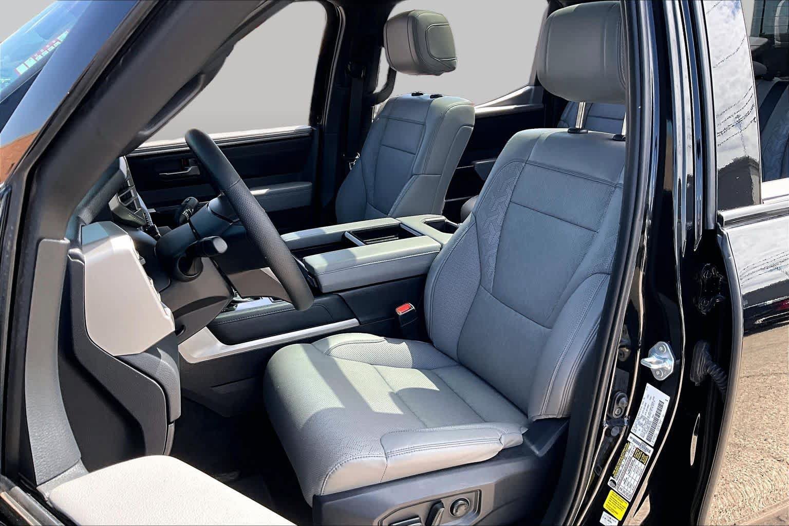 Used 2025 Toyota Tundra Limited AWD/4WD image 8