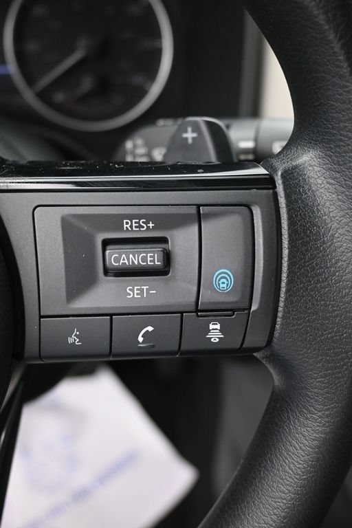 Used 2023 Nissan Rogue SV AWD/4WD image 18