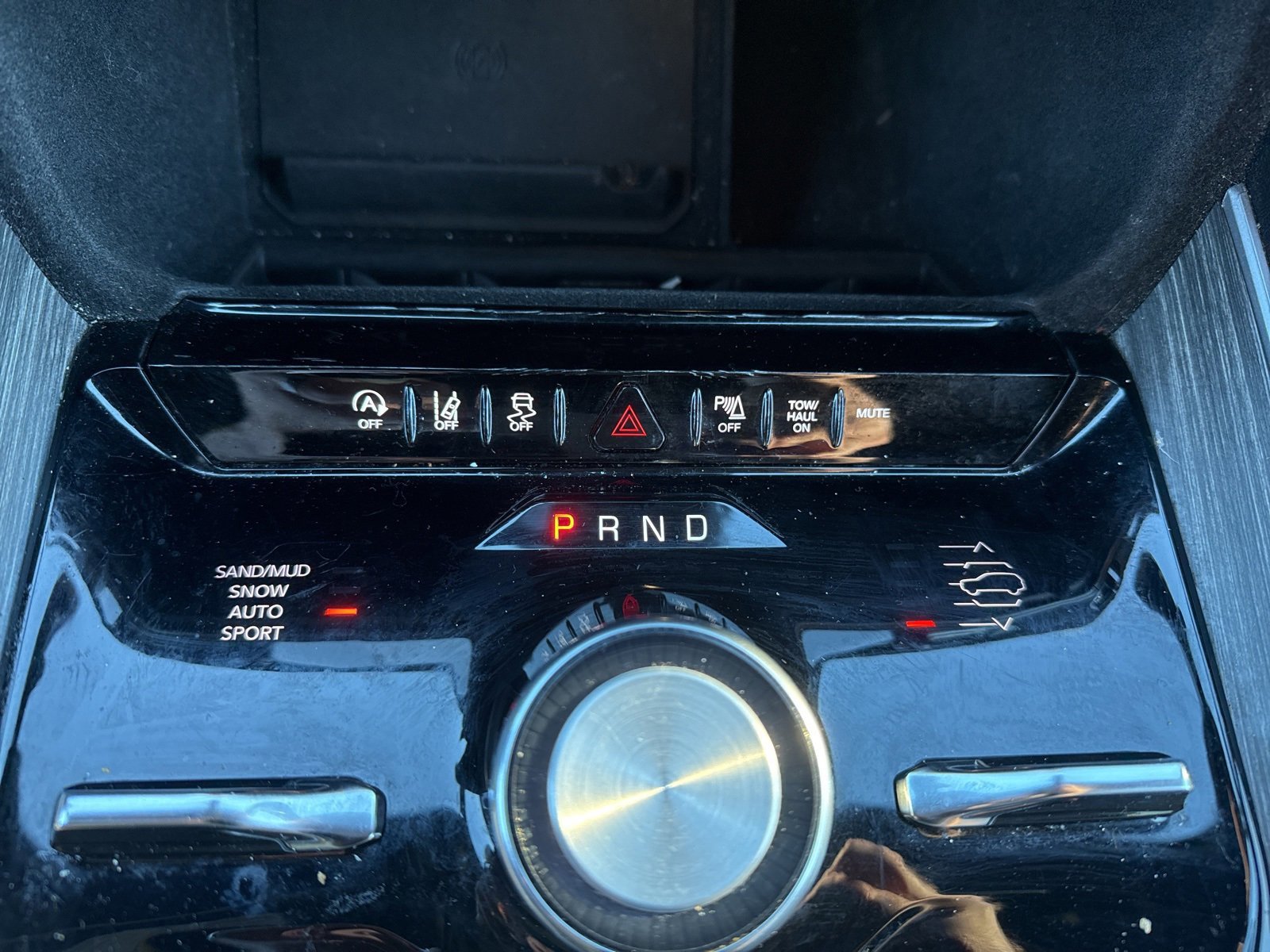 Used 2024 Jeep Wagoneer L Series III w/ Flexible Seating Group image 32