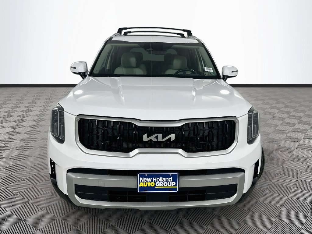 Used 2024 Kia Telluride EX w/ EX Captain's Chair Package AWD/4WD image 3