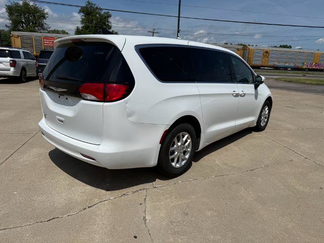 Used 2023 Chrysler Voyager LX FWD image 25