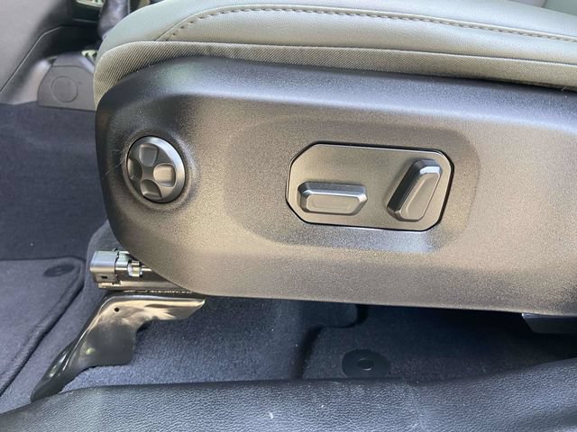 Used 2025 Jeep Gladiator Mojave AWD/4WD image 12