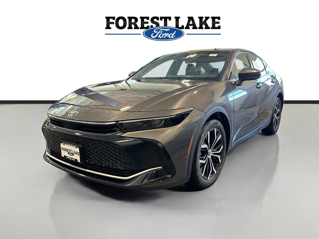 Used 2023 Toyota Crown XLE image 3