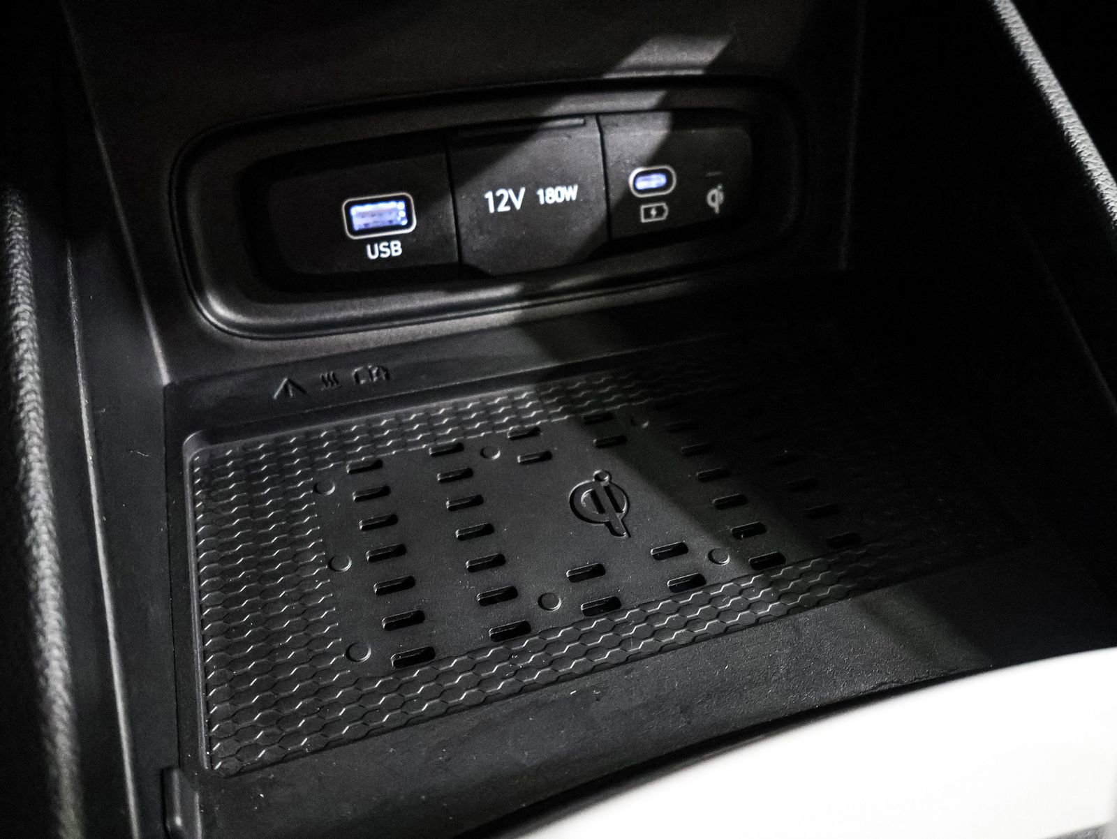 Used 2023 Hyundai Venue Limited w/ Cargo Package image 27