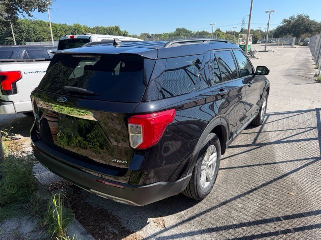 Certified 2022 Ford Explorer XLT w/ Equipment Group 202A AWD/4WD image 3