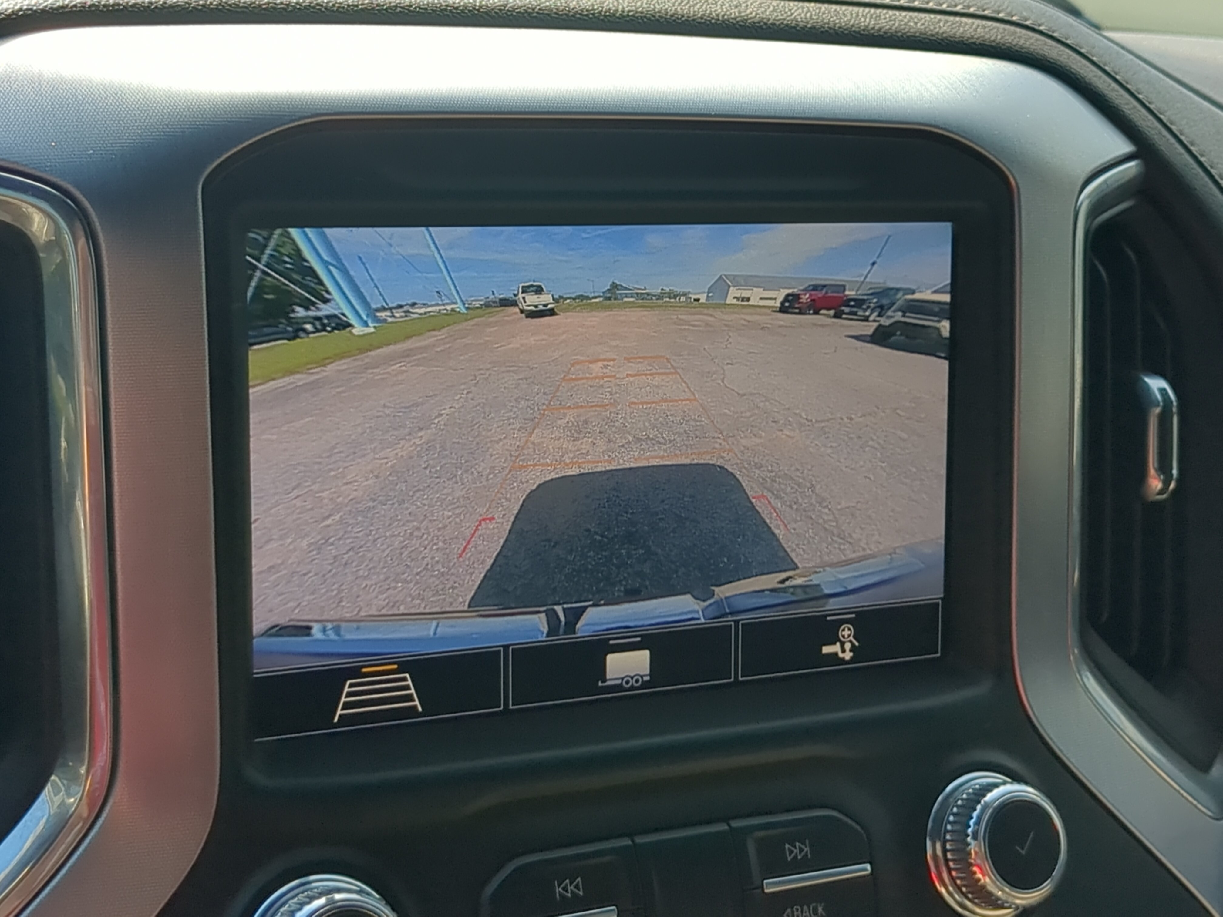 Used 2020 GMC Sierra 1500 SLT RWD image 18
