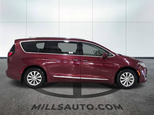 Used 2018 Chrysler Pacifica Touring-L Plus w/ Advanced Safetytec Group FWD image 9