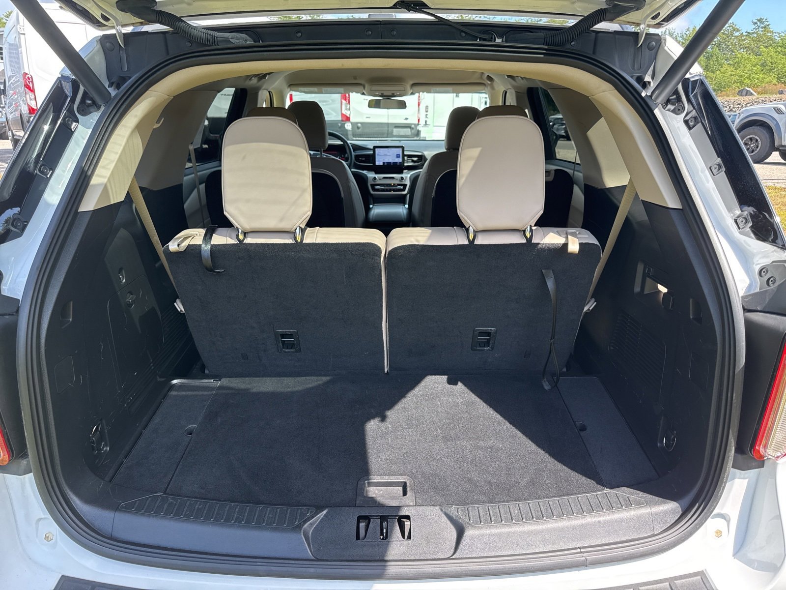 Certified 2022 Ford Explorer XLT w/ Equipment Group 202A image 7