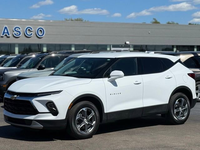 Used 2025 Chevrolet Blazer LT AWD/4WD image 19