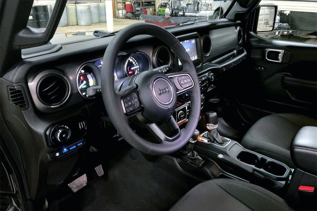 Used 2023 Jeep Wrangler Unlimited image 13