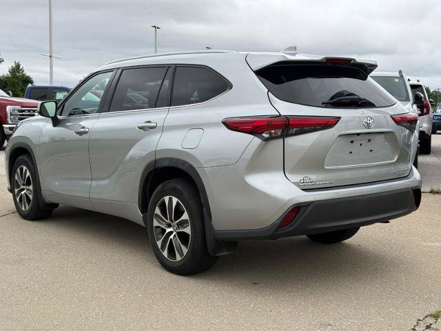 Used 2022 Toyota Highlander XLE AWD/4WD video 3