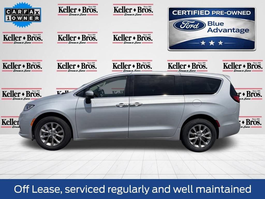 Used 2023 Chrysler Pacifica Touring-L AWD/4WD image 4