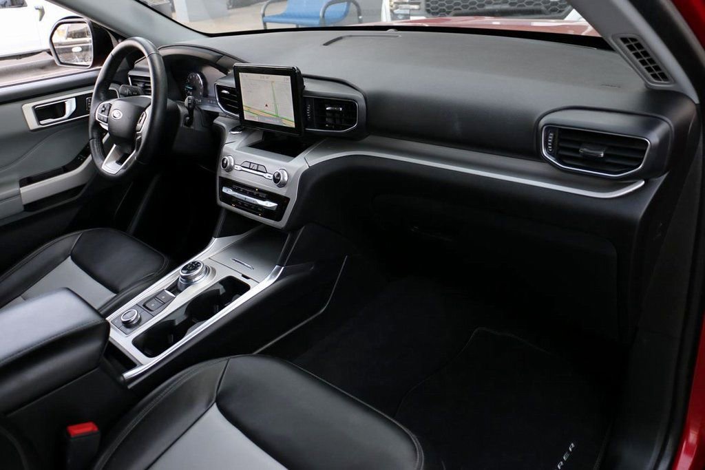 Certified 2022 Ford Explorer XLT w/ Equipment Group 202A image 35