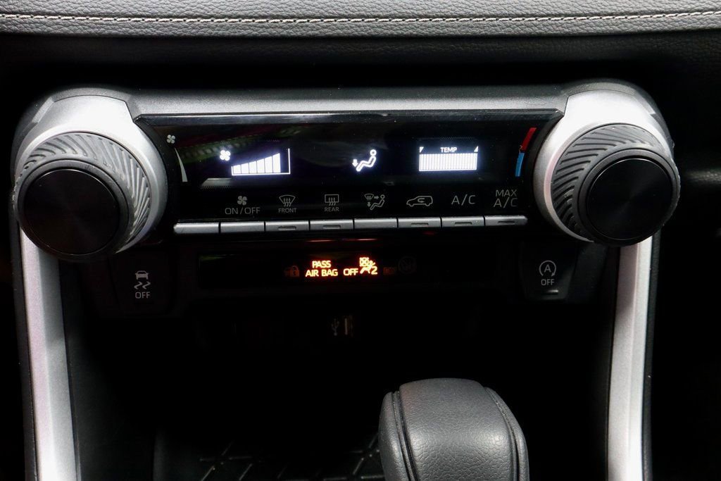 Used 2024 Toyota RAV4 LE image 29