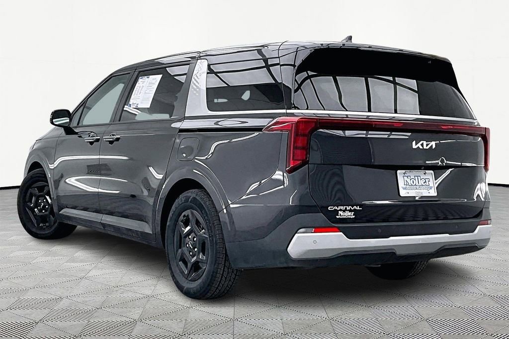 Used 2025 Kia Carnival LXS image 2