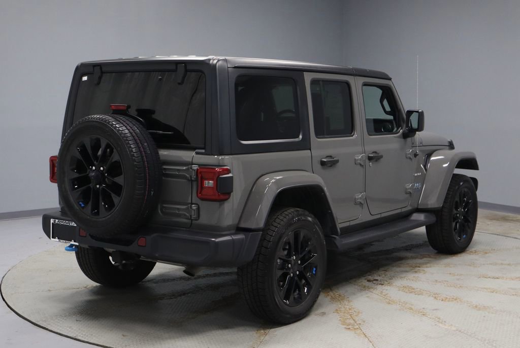Used 2023 Jeep Wrangler Unlimited Sahara AWD/4WD image 5