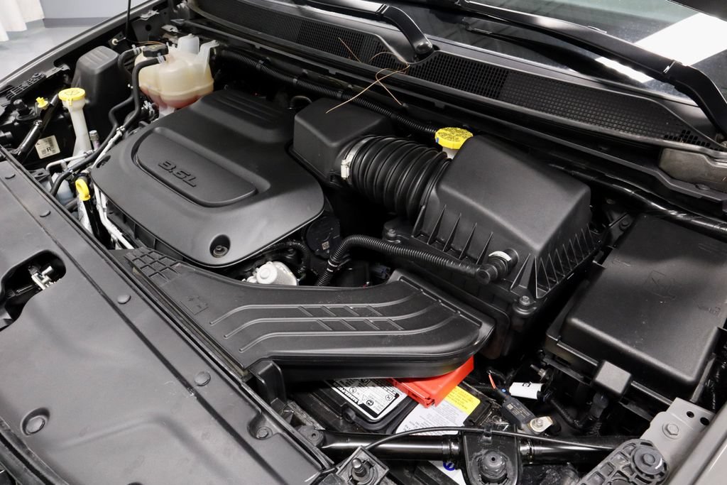 Used 2025 Chrysler Pacifica Select FWD image 16