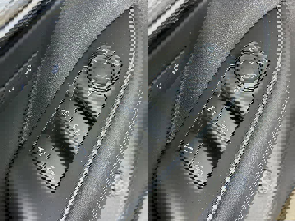 Used 2023 Buick Envision Essence image 28