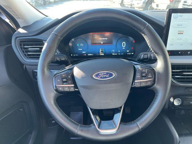 Certified 2025 Ford Escape Platinum w/ Premium Technology Package image 26