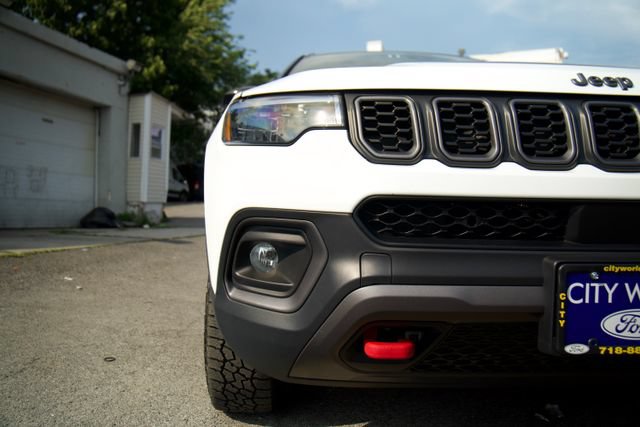 Used 2025 Jeep Compass Trailhawk AWD/4WD image 11