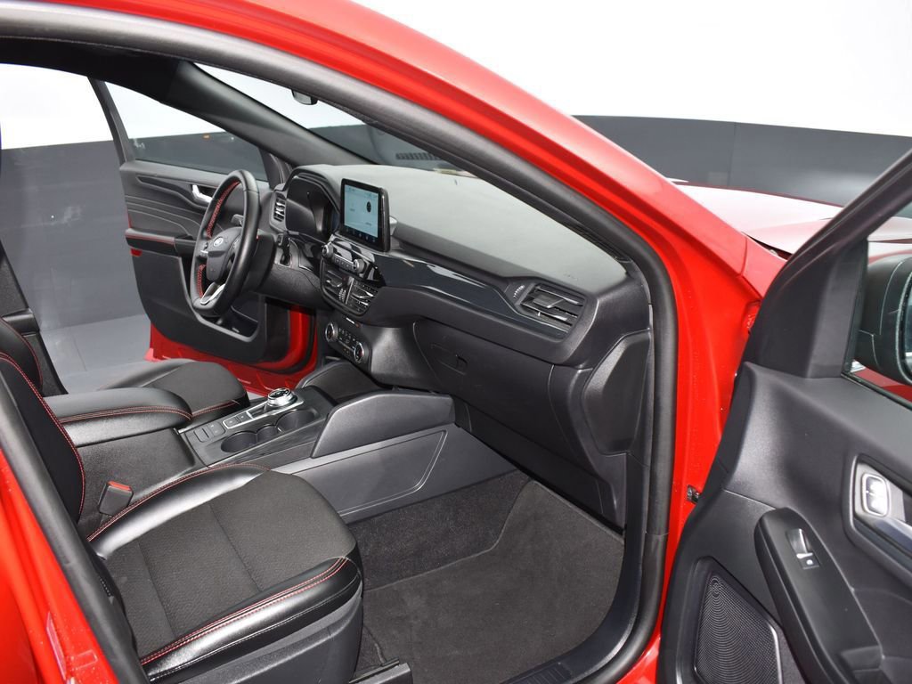 Certified 2025 Ford Escape ST-Line image 17